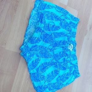 Vineyard Vines shorts | size M